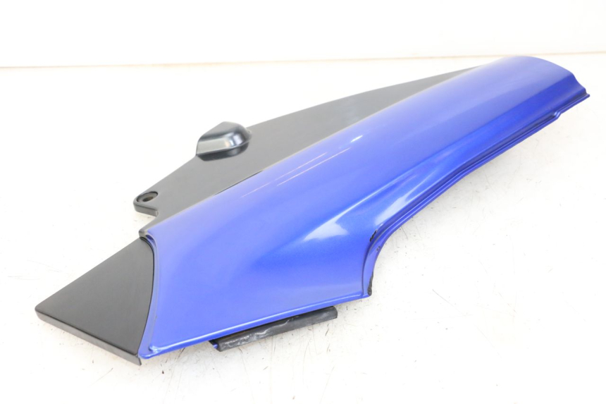 photo de OSŁONA POD SIODŁEM PRAWA KAWASAKI GTR 1000 (1994 - 2004) - Zbliżenie techniczne