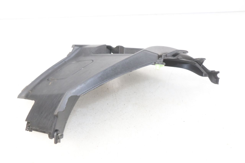 photo de OSŁONA POD SIODŁEM PRAWA PEUGEOT KISBEE 2T 50 (2010 - 2017) - Zbliżenie techniczne