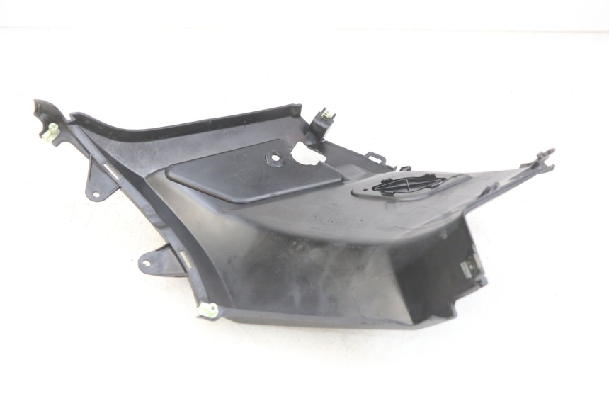 photo de OSŁONA POD SIODŁEM PRAWA PEUGEOT KISBEE 2T 50 (2010 - 2017) - Szczegół części