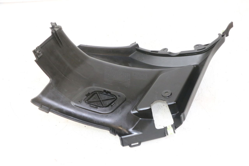 photo de OSŁONA POD SIODŁEM PRAWA PEUGEOT KISBEE 2T 50 (2018 - 2022) - Zoom stanu zużycia