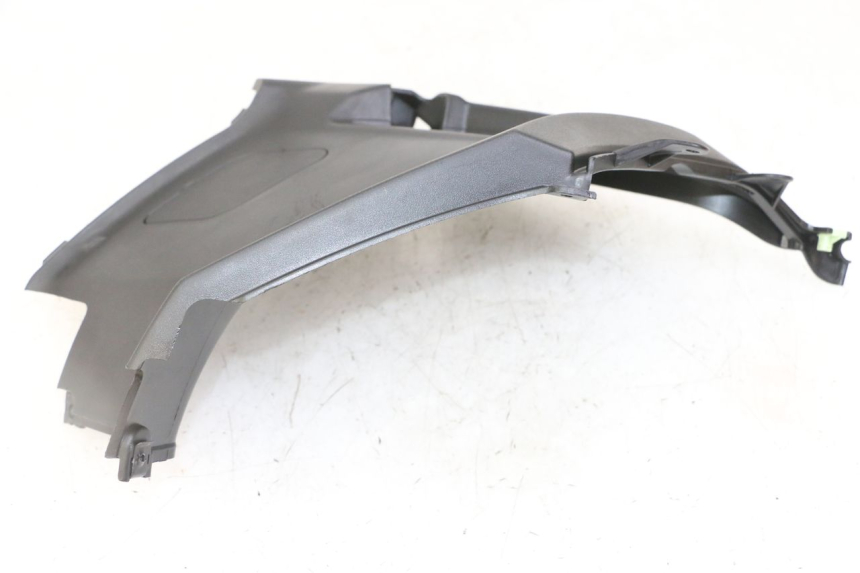 photo de OSŁONA POD SIODŁEM PRAWA PEUGEOT KISBEE 2T 50 (2018 - 2022) - Inny kąt widzenia