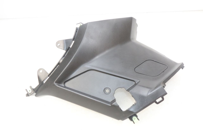 photo de OSŁONA POD SIODŁEM PRAWA PEUGEOT KISBEE 4T 50 (2018 - 2022) - Widok główny