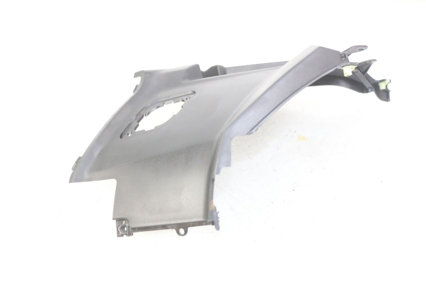 photo de OSŁONA POD SIODŁEM PRAWA PEUGEOT KISBEE 4T 50 (2018 - 2022) - Inny kąt widzenia