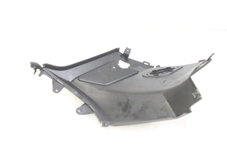 photo de OSŁONA POD SIODŁEM PRAWA PEUGEOT KISBEE 4T 50 (2010 - 2017) - Szczegół części