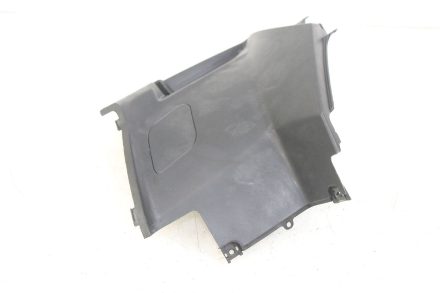 photo de OSŁONA POD SIODŁEM PRAWA PEUGEOT KISBEE 4T 50 (2010 - 2017) - Inny kąt widzenia