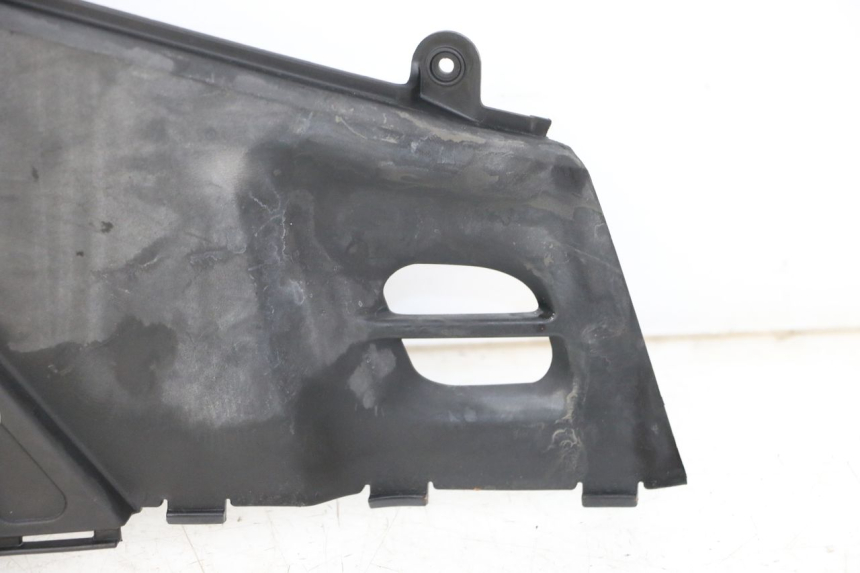 photo de OSŁONA POD SIODŁEM PRAWA KYMCO PEOPLE S 125 (2000 - 2008) - Inny kąt widzenia