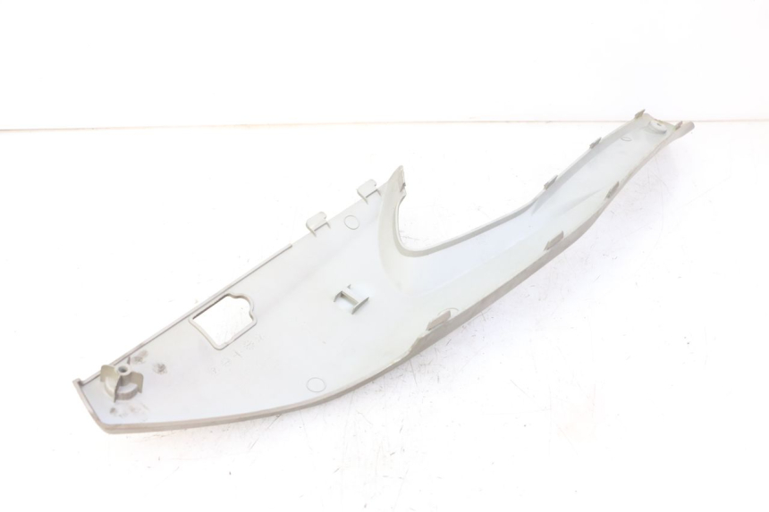 photo de OSŁONA POD SIODŁEM PRAWA KYMCO XCITING 500 (2007 - 2010) - Szczegół części