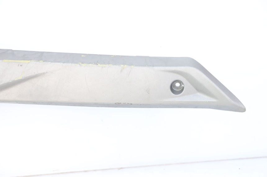 photo de OSŁONA POD SIODŁEM PRAWA KYMCO XCITING 500 (2007 - 2010) - Szczegóły charakterystyczne