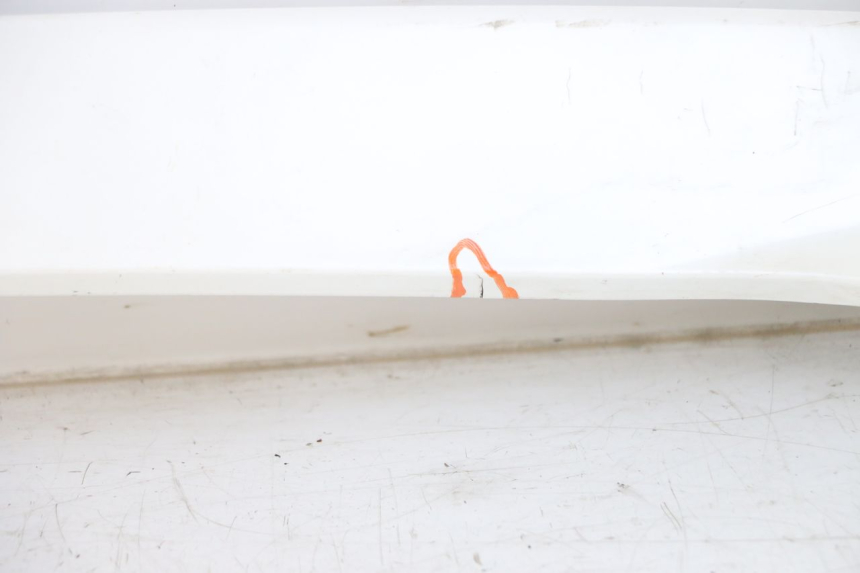 photo de OSŁONA POD SIODŁEM PRAWA KYMCO LIKE 125 (2009 - 2016) - Widok z bliska