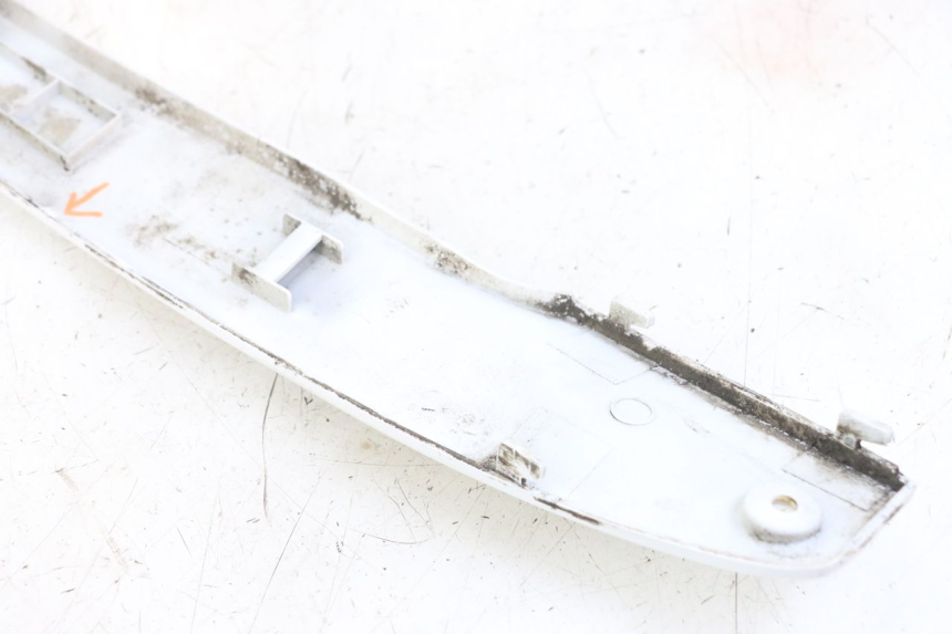 photo de OSŁONA POD SIODŁEM PRAWA KYMCO LIKE 125 (2009 - 2016) - Zoom stanu zużycia