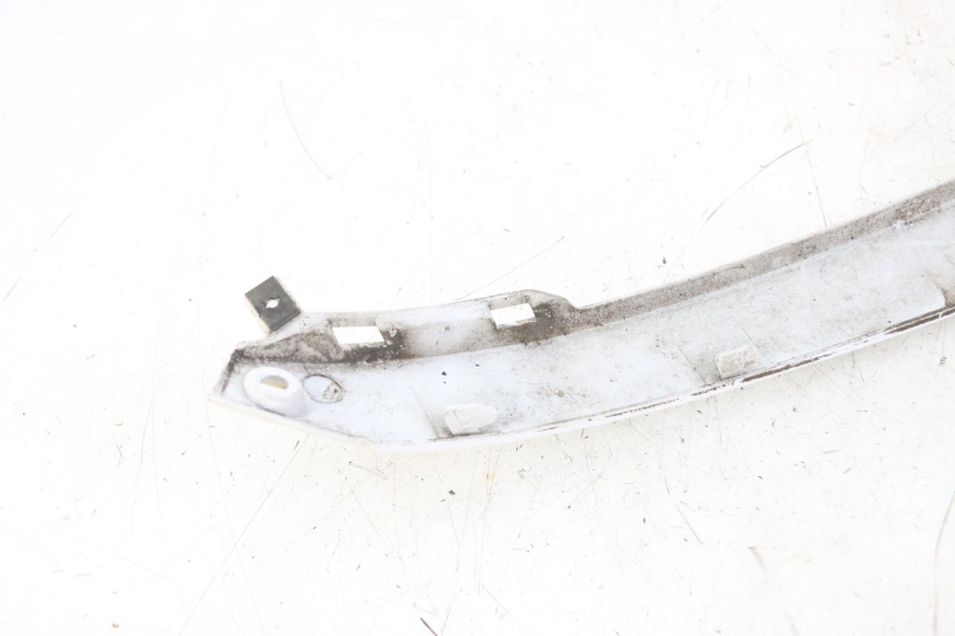 photo de OSŁONA POD SIODŁEM PRAWA KYMCO LIKE 125 (2009 - 2016) - Inny kąt widzenia