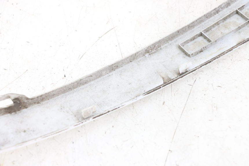 photo de OSŁONA POD SIODŁEM PRAWA KYMCO LIKE 125 (2009 - 2016) - Zbliżenie techniczne