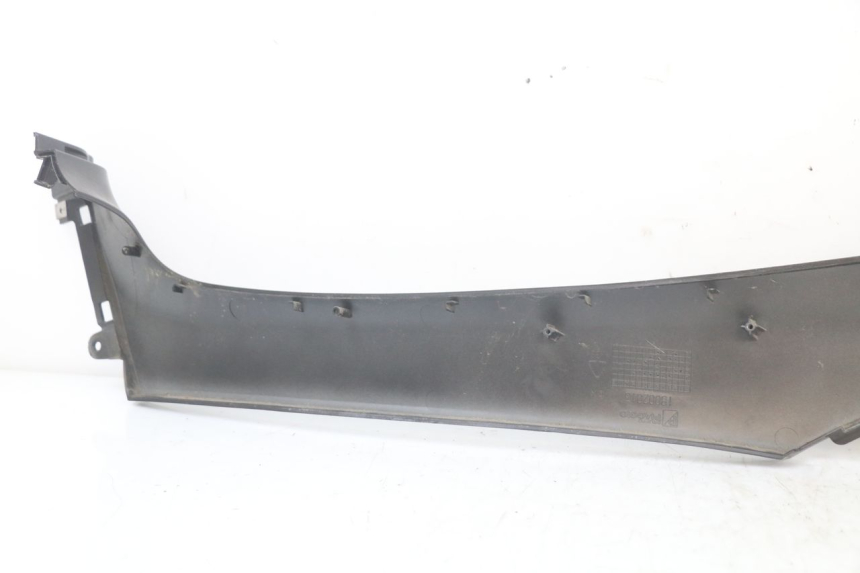 photo de OSŁONA POD SIODŁEM PRAWA PIAGGIO MP3 HPE 350 (2018 - 2020) - Punkty mocowania