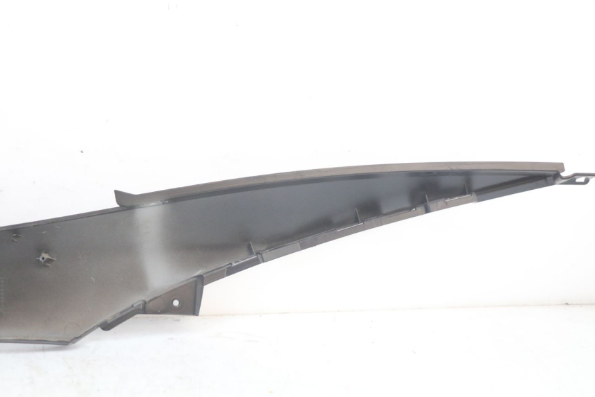 photo de OSŁONA POD SIODŁEM PRAWA PIAGGIO MP3 HPE 350 (2018 - 2020) - Stan powierzchni