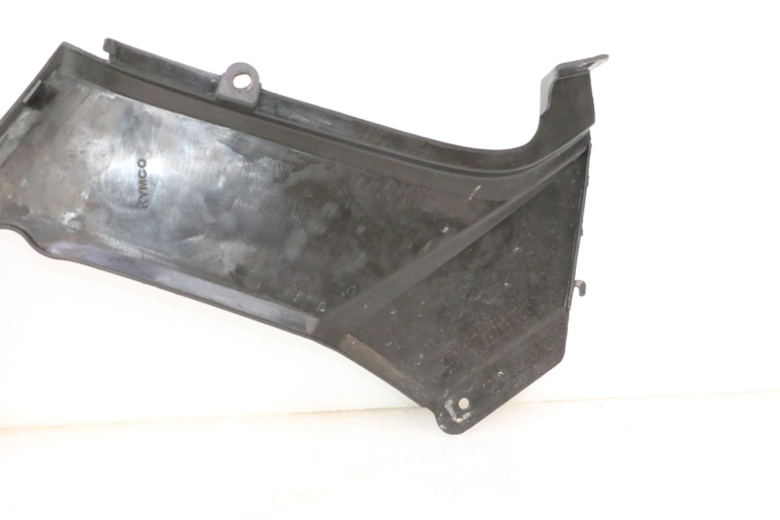 photo de PRAWA OSŁONA POD SIEDZENIEM KYMCO MXU R 250 (2004 - 2010) - Zbliżenie techniczne