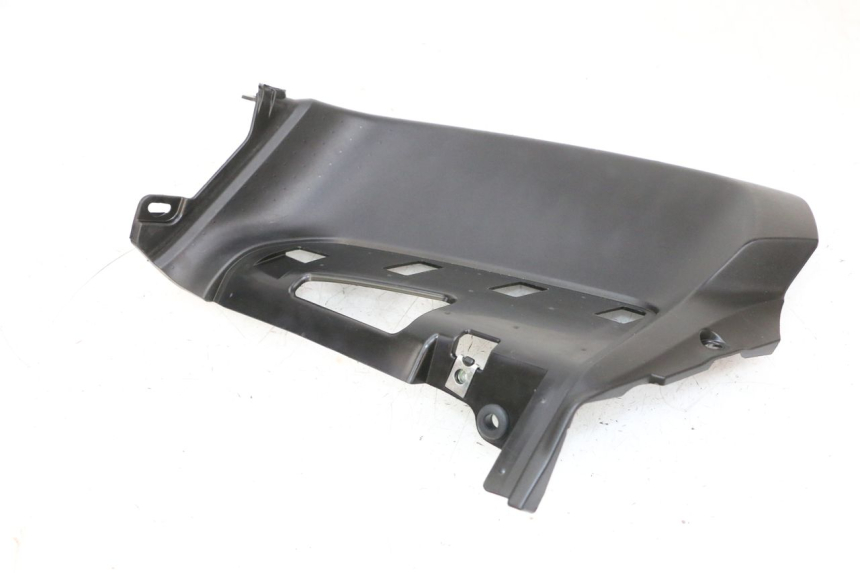 photo de OSŁONA POD SIODŁEM PRAWA YAMAHA NEO'S CORE 1 (2022 - 2026) - Zbliżenie komponentów