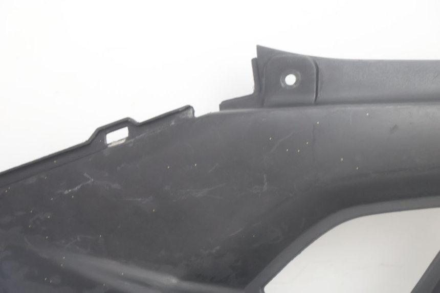 photo de PRAWY KOSZ POD SIEDZENIEM MBK NITRO 50 (2004 - 2008) - Szczegół części