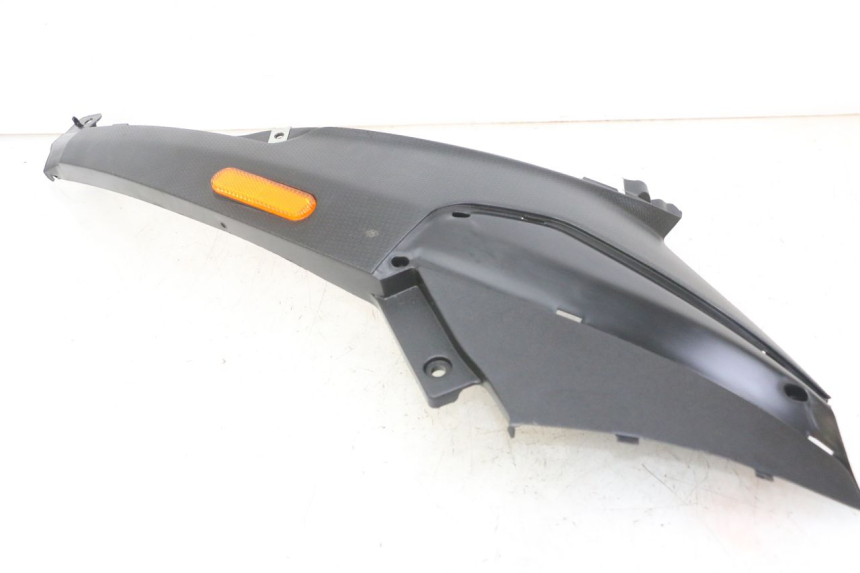 photo de OSŁONA POD SIODŁEM PRAWA PIAGGIO NRG POWER PUREJET 50 (2018 - 2021) - Zbliżenie techniczne
