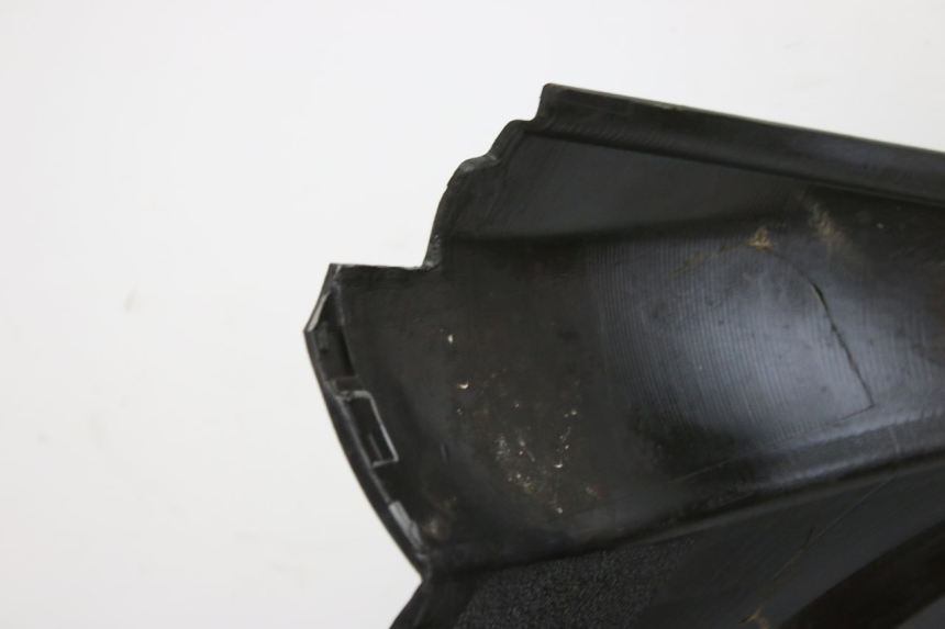 photo de OSŁONA POD SIEDZENIEM PRAWA KEEWAY OUTLOOK 125 (2007 - 2013) - Zbliżenie techniczne