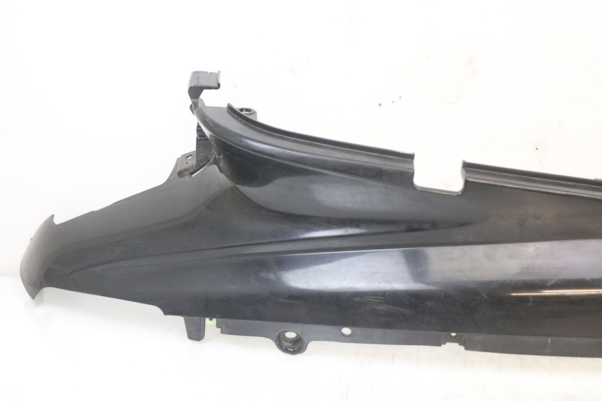 photo de OSŁONA POD SIODŁEM PRAWA PEUGEOT DJANGO 125 (2014 - 2017) - Zoom stanu zużycia