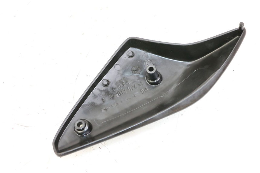 photo de OSŁONA POD SIODŁEM PRAWA PEUGEOT TKR TREKKER FURIOUS 50 (2005 - 2014) - Szczegół części