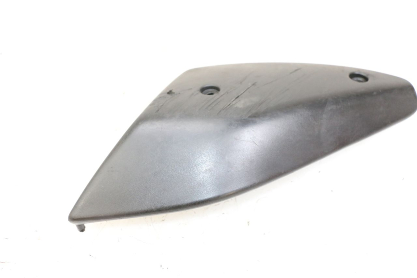 photo de OSŁONA POD SIODŁEM PRAWA PEUGEOT TKR TREKKER FURIOUS 50 (2005 - 2014) - Inny kąt widzenia