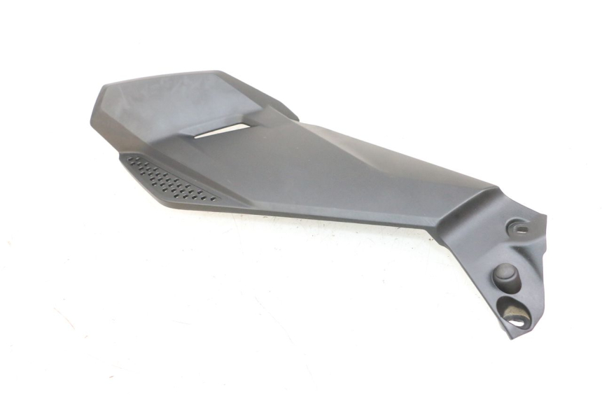 photo de OSŁONA POD SIODŁEM PRAWA BMW R GS 1250 (2021 - 2024) - Zbliżenie techniczne