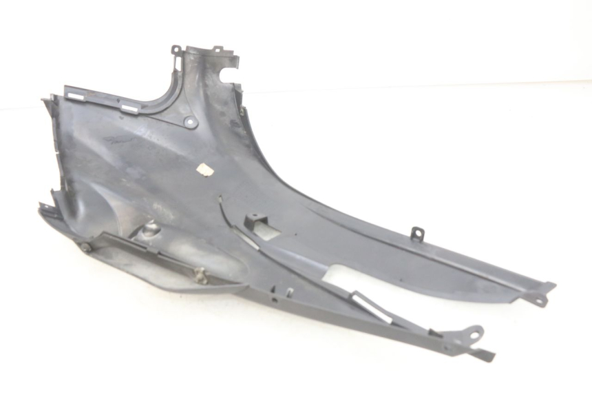 photo de OSŁONA POD SIEDZENIEM PRAWA SUZUKI SIXTEEN 125 (2008 - 2010) - Szczegół części