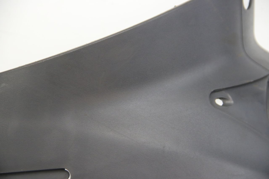 photo de OSŁONA POD SIEDZENIEM PRAWA SUZUKI SIXTEEN 125 (2008 - 2010) - Oznaczenia i referencje