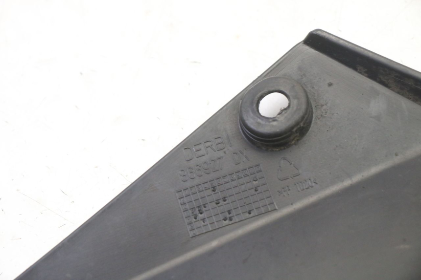 photo de OSŁONA POD SIODŁEM PRAWA GILERA SMT SUPERMOTARD 50 (2009 - 2017) - Punkty mocowania