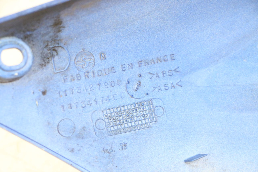 photo de OSŁONA POD SIODŁEM PRAWA PEUGEOT SPEEDFIGHT 2 LC 50 (2000 - 2009) - Zoom stanu zużycia