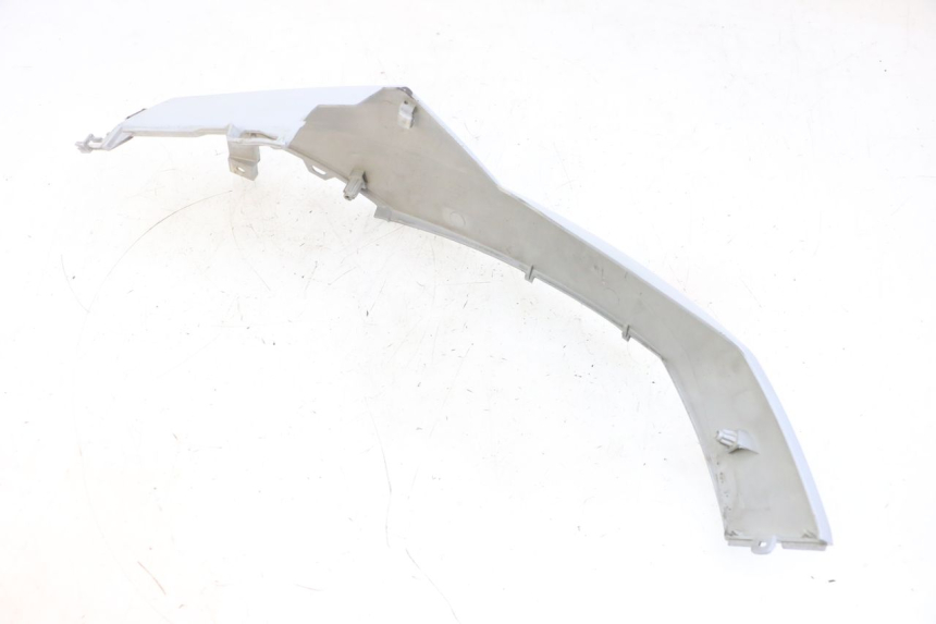 photo de OSŁONA POD SIEDZENIEM PRAWA PEUGEOT SPEEDFIGHT 4 4T EFI 50 (2021 - 2025) - Zoom stanu zużycia