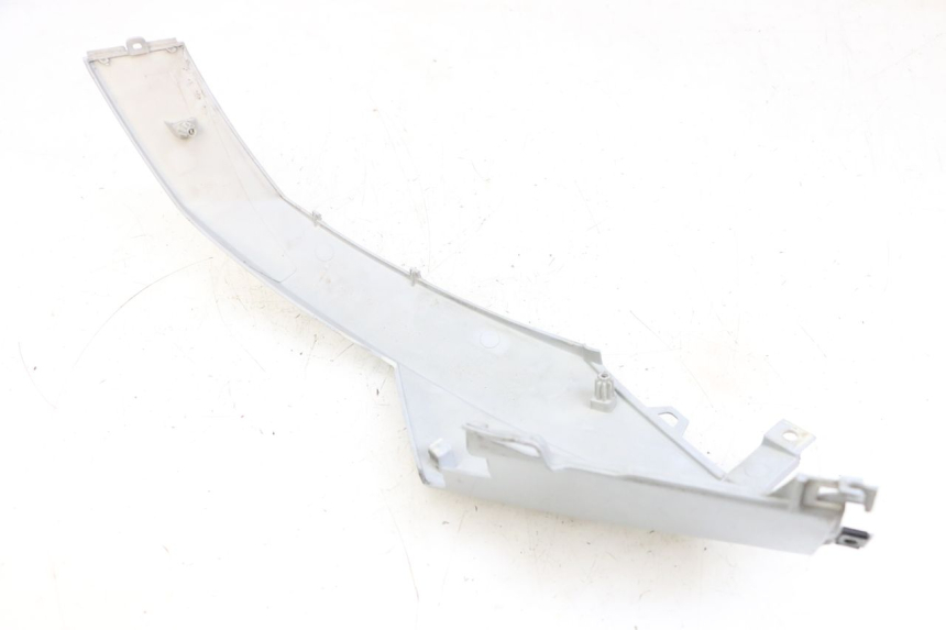 photo de OSŁONA POD SIEDZENIEM PRAWA PEUGEOT SPEEDFIGHT 4 4T EFI 50 (2021 - 2025) - Zbliżenie techniczne