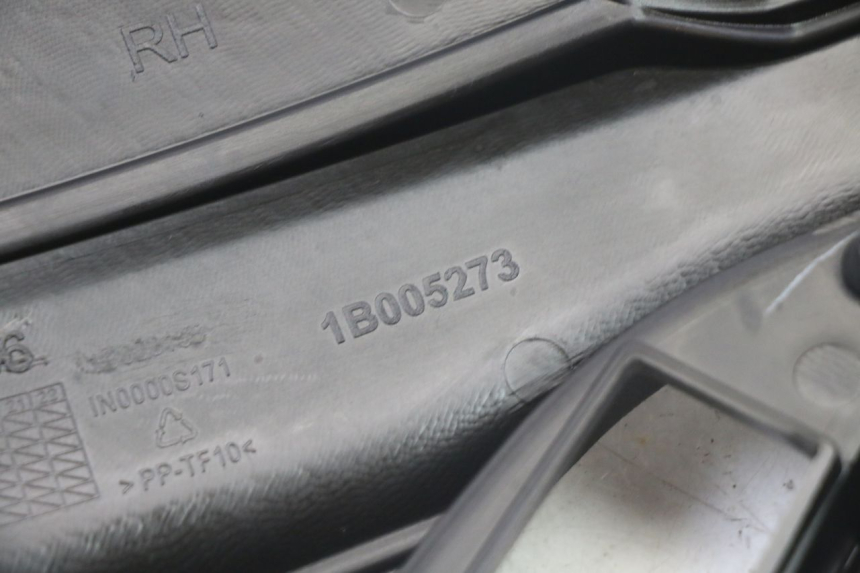 photo de OSŁONA POD SIEDZENIEM PRAWA APRILIA SR 2T 50 (2018 - 2022) - Zbliżenie techniczne