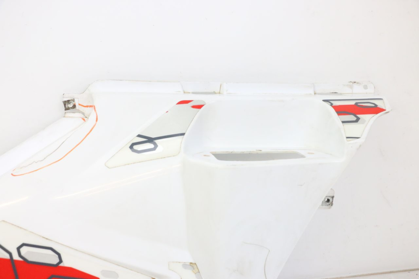 photo de OSŁONA POD SIODŁEM PRAWA HYTRACK ST 170 (2020 - 2024) - Oznaczenia i referencje