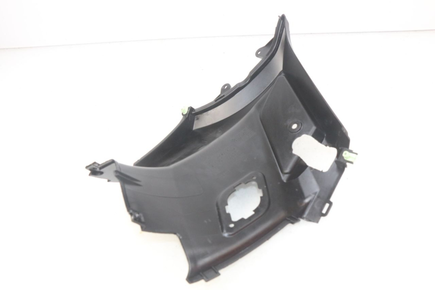 photo de OSŁONA POD SIODŁEM PRAWA PEUGEOT STREETZONE 4T 50 (2018 - 2023) - Zoom stanu zużycia