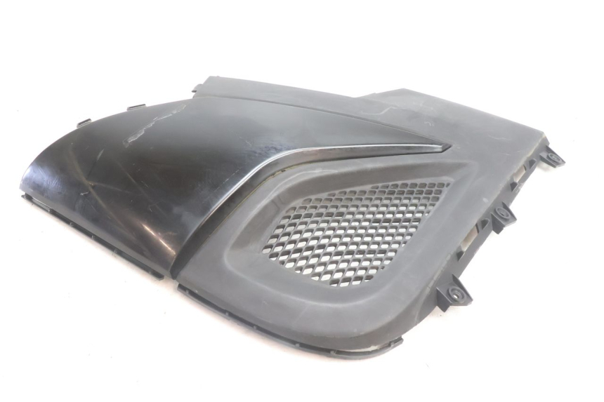 photo de PRAWA OSŁONA POD SIEDZENIEM KYMCO SUPER 8 2T 50 (2007 - 2013) - Inny kąt widzenia