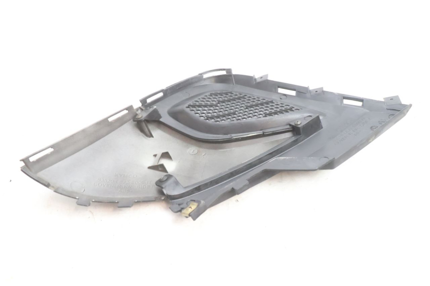 photo de PRAWA OSŁONA POD SIEDZENIEM KYMCO SUPER 8 2T 50 (2007 - 2013) - Zbliżenie techniczne