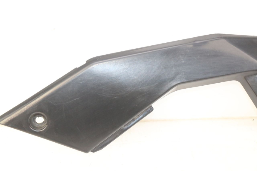 photo de OSŁONA POD SIODŁEM PRAWA APRILIA SX 50 (2011 - 2017) - Zbliżenie techniczne