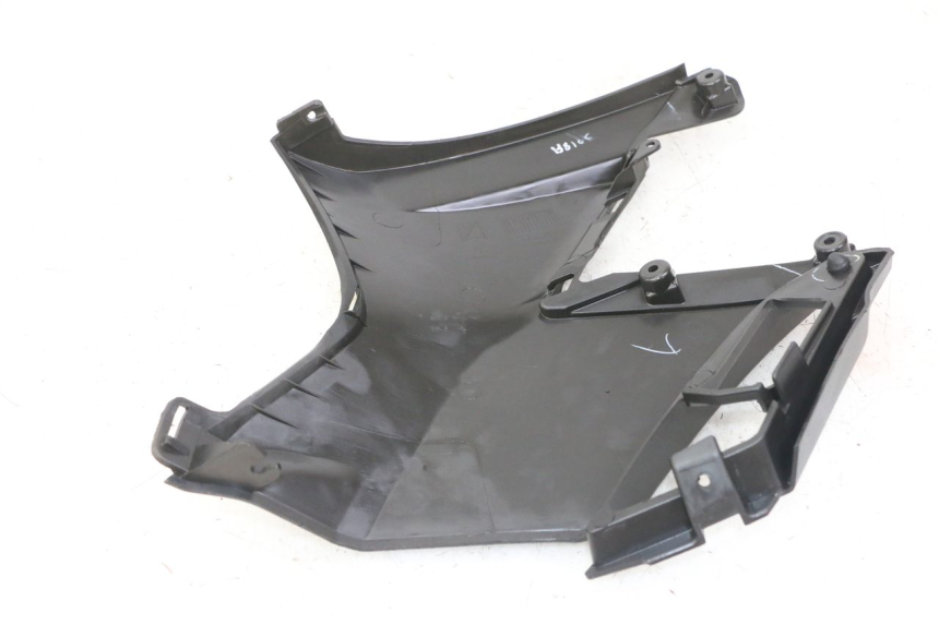 photo de OSŁONA POD SIODŁEM PRAWA APRILIA SXR 50 (2021 - 2023) - Szczegół części