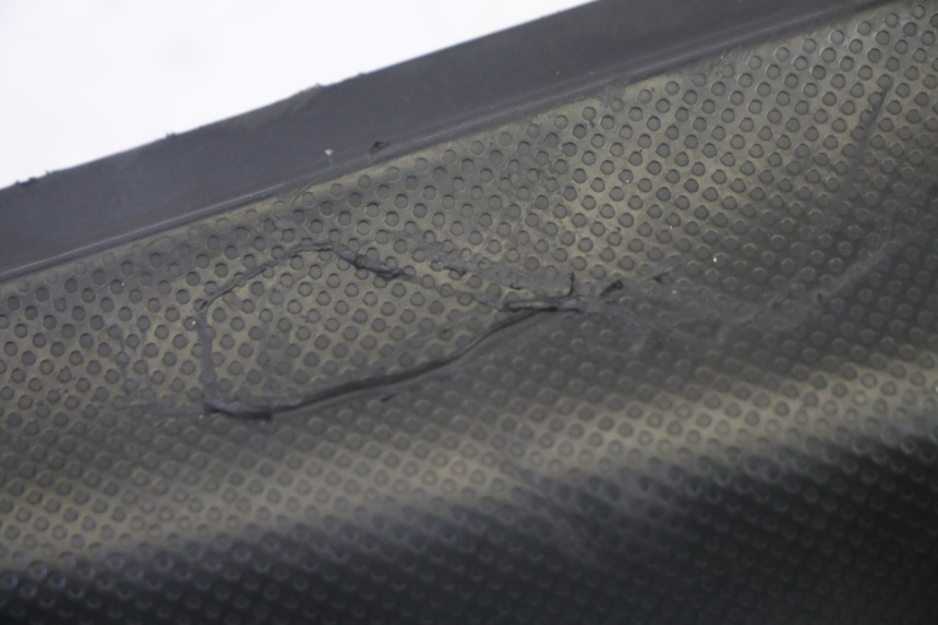 photo de OSŁONA POD SIODŁEM PRAWA KSR TR SM 50 (2015 - 2018) - Szczegół części