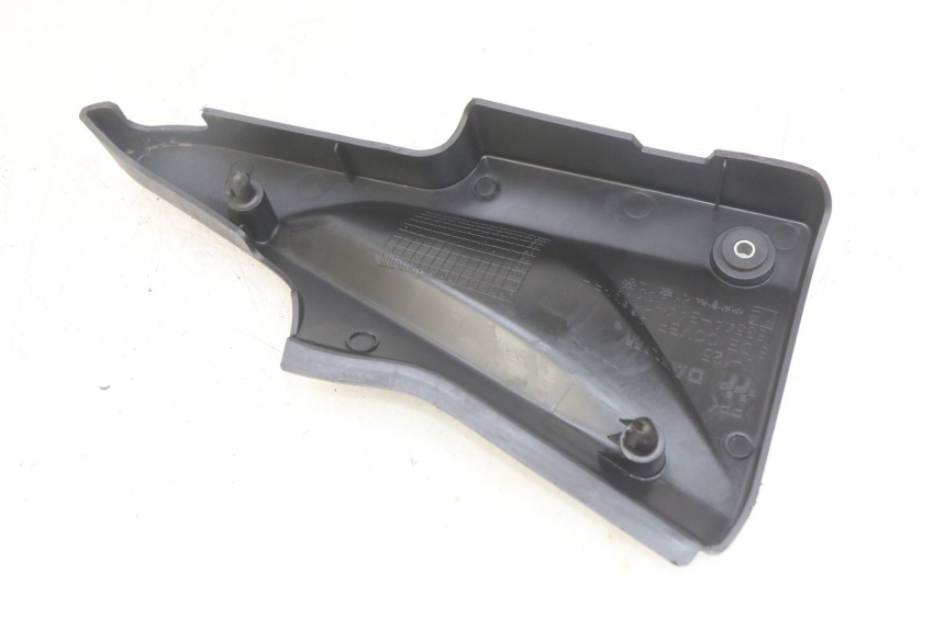 photo de OSŁONA POD SIODŁEM PRAWA DAELIM VJ ROADWIN FI 125 (2008 - 2017) - Szczegół części