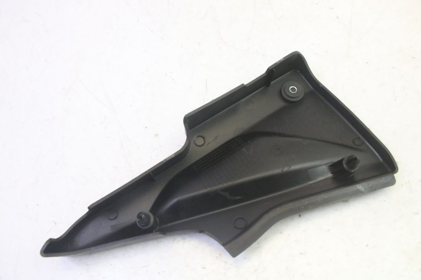 photo de OSŁONA POD SIODŁEM PRAWA DAELIM VJ ROADWIN FI 125 (2008 - 2017) - Inny kąt widzenia