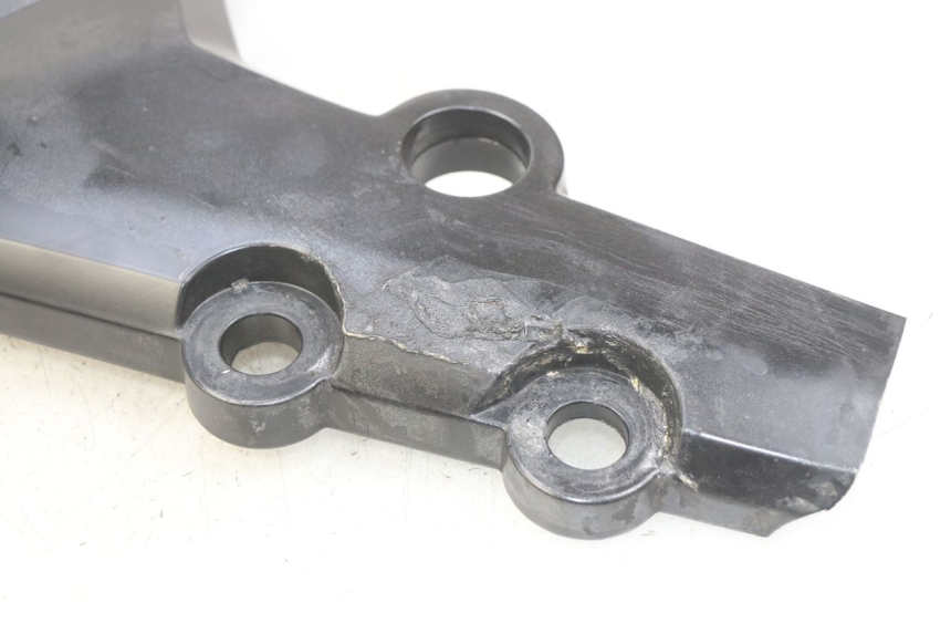 photo de OSŁONA POD SIODŁEM PRAWA SYM WOLF SB 125 (2011 - 2018) - Stan powierzchni