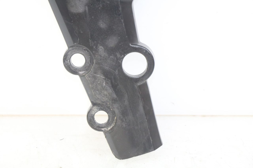 photo de OSŁONA POD SIODŁEM PRAWA SYM WOLF SB 125 (2011 - 2018) - Oznaczenia i referencje