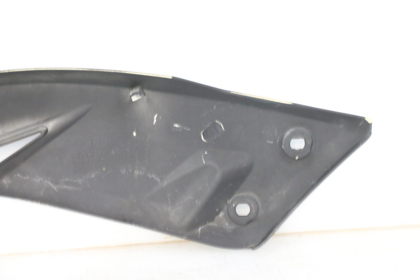 photo de OSŁONA POD SIODŁEM PRAWA YAMAHA X-MAX XMAX ABS 250 (2010 - 2012) - Stan powierzchni