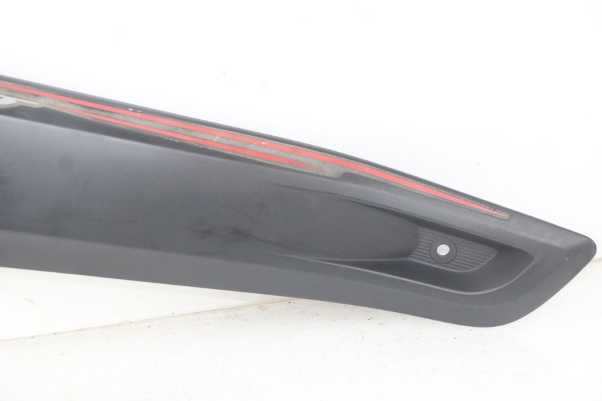 photo de OSŁONA POD SIODŁEM PRAWA YAMAHA X-MAX XMAX 125 (2010 - 2013) - Szczegóły charakterystyczne