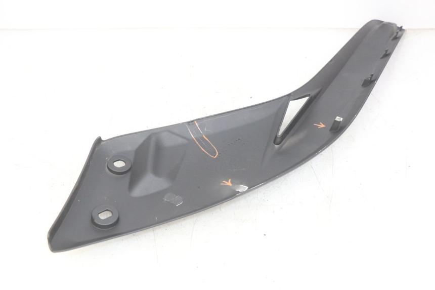 photo de OSŁONA POD SIODŁEM PRAWA YAMAHA X-MAX XMAX 125 (2010 - 2013) - Zoom stanu zużycia