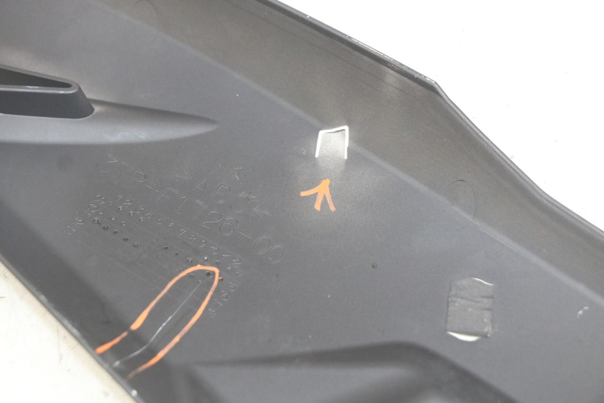 photo de OSŁONA POD SIODŁEM PRAWA YAMAHA X-MAX XMAX 125 (2010 - 2013) - Zbliżenie techniczne