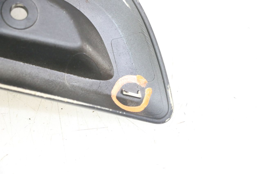 photo de OSŁONA POD SIODŁEM PRAWA YAMAHA X-MAX XMAX 125 (2010 - 2013) - Szczegóły charakterystyczne